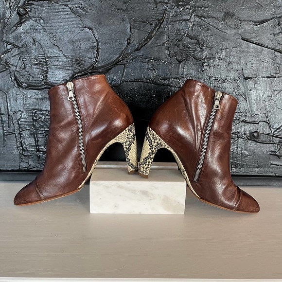 Dries Van Noten FW09 Red Leather and Python Heel Ankle Boots - Picture 4 of 11